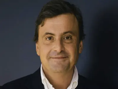 Carlo Calenda raccomanda Infini Crescore